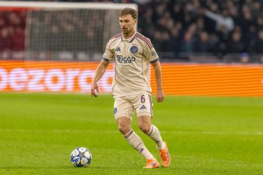 Youri Regeer, AFC Ajax ve SL Benfica (Maciej Rogowski / Ball Raw Images) arasında Şampiyonlar Ligi faz oyunu sırasında görüldü)