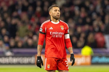 Nicklas Otamendi, AFC Ajax ve SL Benfica (Maciej Rogowski / Ball Raw Images) arasında Şampiyonlar Ligi faz oyunu sırasında görüldü)