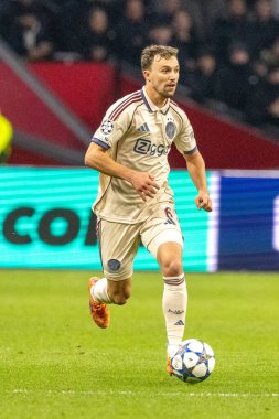 Youri Regeer, AFC Ajax ve SL Benfica (Maciej Rogowski / Ball Raw Images) arasında Şampiyonlar Ligi faz oyunu sırasında görüldü)