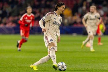 Ko Itakura, AFC Ajax ve SL Benfica (Maciej Rogowski / Ball Raw Images) arasında Şampiyonlar Ligi faz oyunu sırasında görüldü)