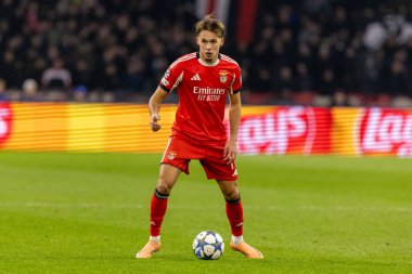 Amar Dediç, AFC Ajax ve SL Benfica (Maciej Rogowski / Ball Raw Images) arasında Şampiyonlar Ligi faz oyunu sırasında görüldü)