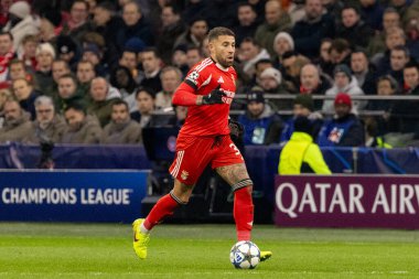 Nicolas Otamendi, AFC Ajax ve SL Benfica (Maciej Rogowski / Ball Raw Images) arasında Şampiyonlar Ligi faz oyunu sırasında görüldü)