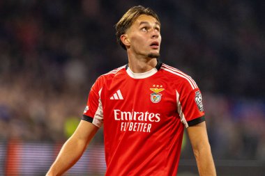 Amar Dediç, AFC Ajax ve SL Benfica (Maciej Rogowski / Ball Raw Images) arasında Şampiyonlar Ligi faz oyunu sırasında görüldü)