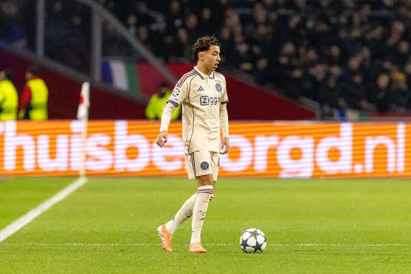 Rayane Bounida, AFC Ajax ve SL Benfica (Maciej Rogowski / Ball Raw Images) arasında Şampiyonlar Ligi faz oyunu sırasında görüldü)