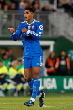 Elche, İspanya - 11 23 23 2025: Jude Bellingham, Elche CF ve Real Madrid FC takımları arasında oynanan LaLiga EA Spor maçında gol attıktan sonra kutlama yaparken görüldü 