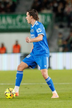 Elche, İspanya - 11 23 23 2025: Alvaro Carreras, Elche CF ve Real Madrid FC takımları arasında oynanan LaLiga EA Spor maçı sırasında görüldü  