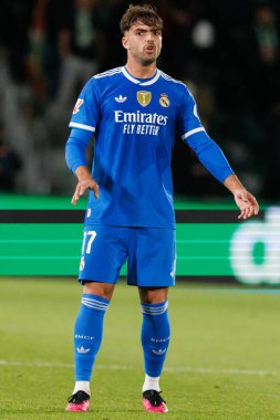 Elche, İspanya - 11 23 23 2025: Raul Asencio, LaLiga EA Spor karşılaşmasında Elche CF ve Real Madrid FC takımları arasında görüldü  