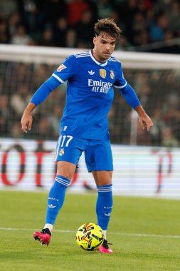 Elche, İspanya - 11 23 23 2025: Raul Asencio, LaLiga EA Spor karşılaşmasında Elche CF ve Real Madrid FC takımları arasında görüldü  