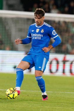 Elche, İspanya - 11 23 23 2025: Raul Asencio, LaLiga EA Spor karşılaşmasında Elche CF ve Real Madrid FC takımları arasında görüldü  