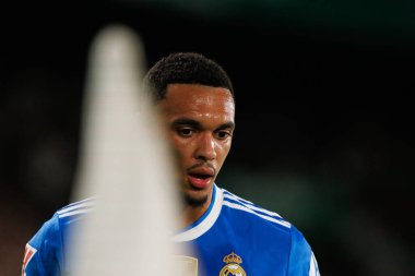 Elche, İspanya - 11 23 2025: Trent Alexander-Arnold, Elche CF ve Real Madrid FC takımları arasında LaLiga EA Spor maçı sırasında görüldü 