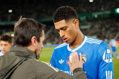 Elche, İspanya - 11 23 23 2025: Jude Bellingham, Elche CF ve Real Madrid FC takımları arasında oynanan LaLiga EA Spor maçı sırasında görüldü 
