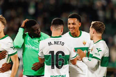 Elche, İspanya - 11 23 23 2025: Martim Neto ve Alvaro Rodriguez, Elche CF ve Real Madrid FC takımları arasında oynanan LaLiga EA Spor karşılaşmasında görüldü  