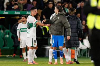 Elche, İspanya - 11 23 23 2025: Martim Neto ve Alvaro Carreras, Elche CF ve Real Madrid FC takımları arasında LaLiga EA SPORTS maçı sırasında görüldü  
