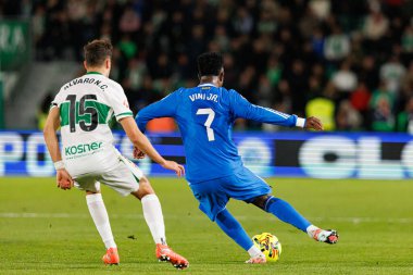 Elche, İspanya - 11 23 23 2025: Alvaro Nunez ve Vinicius Vini Junior Elche CF ve Real Madrid FC takımları arasında oynanan LaLiga EA SPORTS maçı sırasında görüldü  