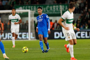 Elche, İspanya - 11 23 23 2025: Jude Bellingham, Elche CF ve Real Madrid FC takımları arasında oynanan LaLiga EA Spor maçı sırasında görüldü 