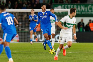 Elche, İspanya - 11 23 23 2025: Jude Bellingham, Elche CF ve Real Madrid FC takımları arasında oynanan LaLiga EA Spor maçı sırasında görüldü 
