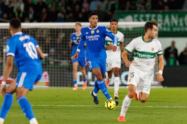 Elche, İspanya - 11 23 23 2025: Jude Bellingham, Elche CF ve Real Madrid FC takımları arasında oynanan LaLiga EA Spor maçı sırasında görüldü 