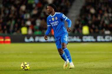 Elche, İspanya - 11 23 23 2025: Eduardo Camavinga, Elche CF ve Real Madrid FC takımları arasında oynanan LaLiga EA EA Spor maçı sırasında görüldü  