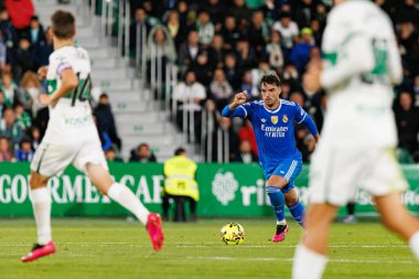 Elche, İspanya - 11 23 23 2025: Raul Asencio, LaLiga EA Spor karşılaşmasında Elche CF ve Real Madrid FC takımları arasında görüldü  