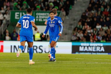 Elche, İspanya - 11 23 23 2025: Jude Bellingham, Elche CF ve Real Madrid FC takımları arasında oynanan LaLiga EA SPORTS maçında gol üstüne gol atarken görüldü  