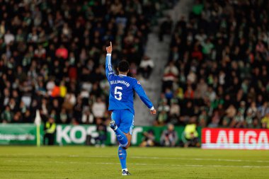 Elche, İspanya - 11 23 23 2025: Jude Bellingham, Elche CF ve Real Madrid FC takımları arasında oynanan LaLiga EA SPORTS maçında gol üstüne gol atarken görüldü 