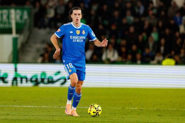 Elche, İspanya - 11 23 23 2025: Alvaro Carreras, Elche CF ve Real Madrid FC takımları arasında oynanan LaLiga EA Spor maçı sırasında görüldü  