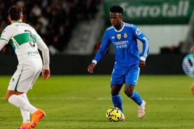 Elche, İspanya - 11 23 23 2025: Vinicius Vini Junior, Elche CF ve Real Madrid FC takımları arasında LaLiga EA Spor maçı sırasında görüldü 