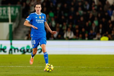 Elche, İspanya - 11 23 23 2025: Alvaro Carreras, Elche CF ve Real Madrid FC takımları arasında oynanan LaLiga EA Spor maçı sırasında görüldü  