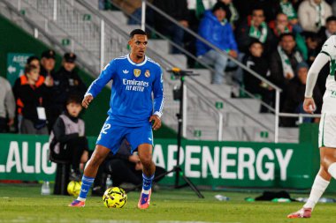 Elche, İspanya - 11 23 2025: Trent Alexander-Arnold, Elche CF ve Real Madrid FC takımları arasında LaLiga EA Spor maçı sırasında görüldü 