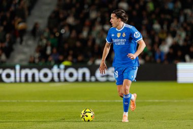 Elche, İspanya - 11 23 23 2025: Alvaro Carreras, Elche CF ve Real Madrid FC takımları arasında oynanan LaLiga EA Spor maçı sırasında görüldü 