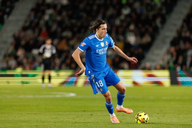 Elche, İspanya - 11 23 23 2025: Alvaro Carreras, Elche CF ve Real Madrid FC takımları arasında oynanan LaLiga EA Spor maçı sırasında görüldü 