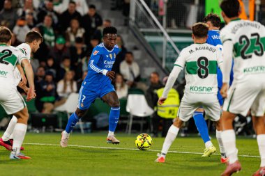 Elche, İspanya - 11 23 23 2025: Vinicius Vini Junior, Elche CF ve Real Madrid FC takımları arasında LaLiga EA Spor maçı sırasında görüldü  