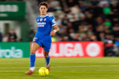 Elche, İspanya - 11 23 23 2025: LaLiga EA Spor karşılaşmasında Elche CF ve Real Madrid FC takımları arasında Arda Güler görüldü  
