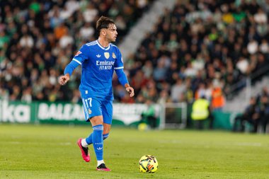 Elche, İspanya - 11 23 23 2025: Raul Asencio, LaLiga EA Spor karşılaşmasında Elche CF ve Real Madrid FC takımları arasında görüldü 