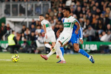 Elche, İspanya - 11 23 23 2025: Grady Diangana, Elche CF ve Real Madrid FC takımları arasında LaLiga EA SPORTS maçı sırasında görüldü  