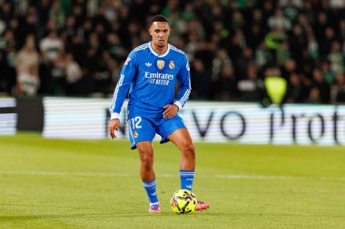 Elche, İspanya - 11 23 2025: Trent Alexander-Arnold, Elche CF ve Real Madrid FC takımları arasında LaLiga EA Spor maçı sırasında görüldü 