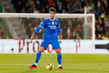 Elche, İspanya - 11 23 23 2025: Raul Asencio, LaLiga EA Spor karşılaşmasında Elche CF ve Real Madrid FC takımları arasında görüldü  