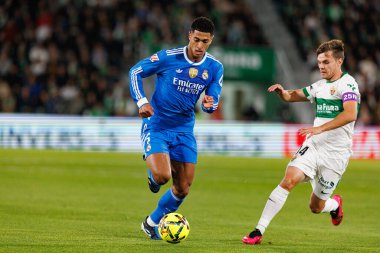 Elche, İspanya - 11 23 23 2025: Jude Bellingham, Elche CF ve Real Madrid FC takımları arasında oynanan LaLiga EA Spor maçı sırasında görüldü 