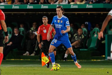 Elche, İspanya - 11 23 23 2025: Alvaro Carreras, Elche CF ve Real Madrid FC takımları arasında oynanan LaLiga EA Spor maçı sırasında görüldü 