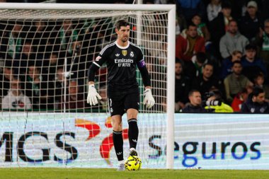 Elche, İspanya - 11 23 23 2025: Thibaut Courtois, Elche CF ve Real Madrid FC takımları arasında oynanan LaLiga EA SPORTS maçı sırasında görüldü  