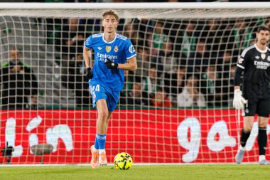Elche, İspanya - 11 23 23 2025: Dean Huijsen, Elche CF ve Real Madrid FC takımları arasında oynanan LaLiga EA Spor maçı sırasında görüldü 