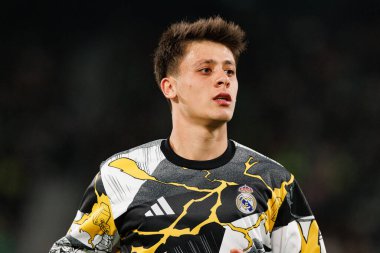 Elche, İspanya - 11 23 23 2025: LaLiga EA Spor karşılaşmasında Elche CF ve Real Madrid FC takımları arasında Arda Güler görüldü  