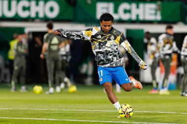 Elche, İspanya - 11 23 23 2025: Rodrygo Elche CF ve Real Madrid FC takımları arasında oynanan LaLiga EA SPORTS maçı sırasında görüldü. 