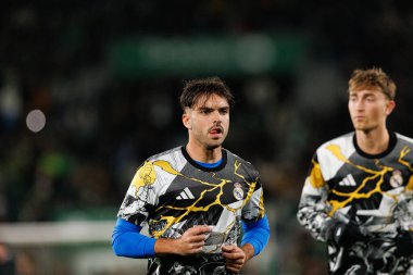Elche, İspanya - 11 23 23 2025: Raul Asencio, LaLiga EA Spor karşılaşmasında Elche CF ve Real Madrid FC takımları arasında görüldü 