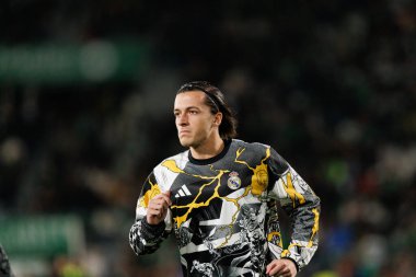 Elche, İspanya - 11 23 23 2025: Alvaro Carreras, Elche CF ve Real Madrid FC takımları arasında oynanan LaLiga EA Spor maçı sırasında görüldü  