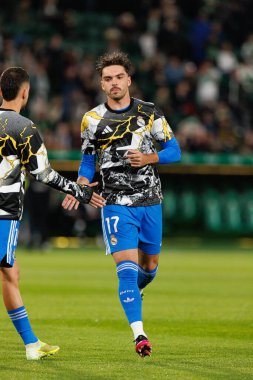 Elche, İspanya - 11 23 23 2025: Raul Asencio, LaLiga EA Spor karşılaşmasında Elche CF ve Real Madrid FC takımları arasında görüldü 