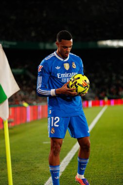 Elche, İspanya - 11 23 2025: Trent Alexander-Arnold, Elche CF ve Real Madrid FC takımları arasında LaLiga EA Spor maçı sırasında görüldü 