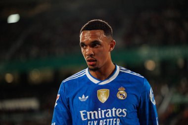 Elche, İspanya - 11 23 2025: Trent Alexander-Arnold, Elche CF ve Real Madrid FC takımları arasında LaLiga EA Spor maçı sırasında görüldü  