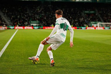 Elche, İspanya - 11 23 23 2025: Marc Aguado, Elche CF ve Real Madrid FC takımları arasında oynanan LaLiga EA Spor maçı sırasında görüldü  