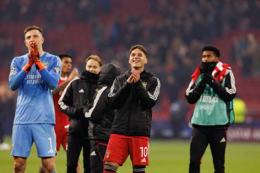 Anatoliy Trubin ve Georgiy Sudakov, AFC Ajax ve SL Benfica (Maciej Rogowski / Ball Raw Images) arasındaki Şampiyonlar Ligi faz oyununda görüldü)